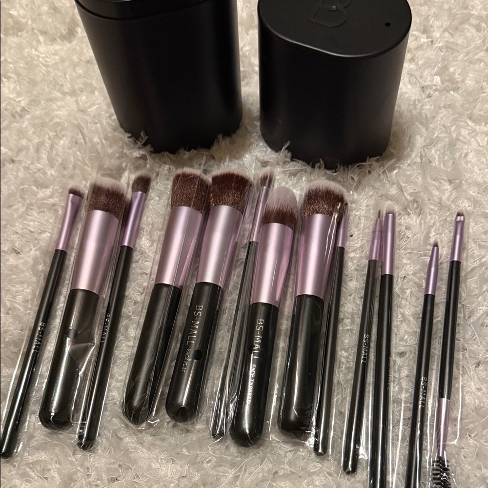Professional Makeup Brush Set with Case - Black and Purple 🆕